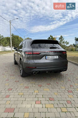 Позашляховик / Кросовер Porsche Cayenne 2020 в 