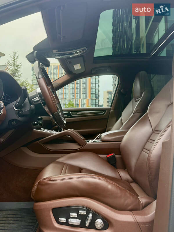 Внедорожник / Кроссовер Porsche Cayenne 2018 в Киеве фото 10 Внедорожник / Кроссовер Porsche Cayenne 2018 в Киеве