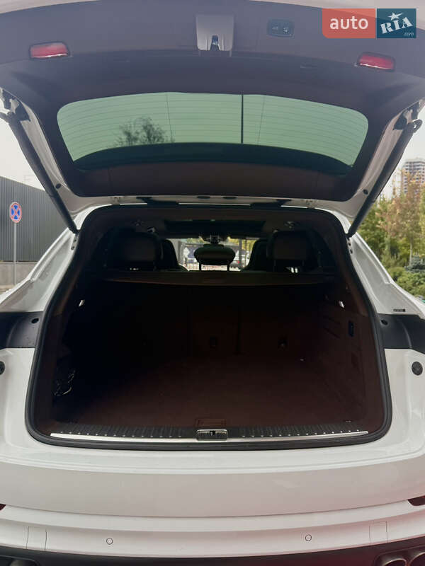 Внедорожник / Кроссовер Porsche Cayenne 2018 в Киеве фото 12 Внедорожник / Кроссовер Porsche Cayenne 2018 в Киеве