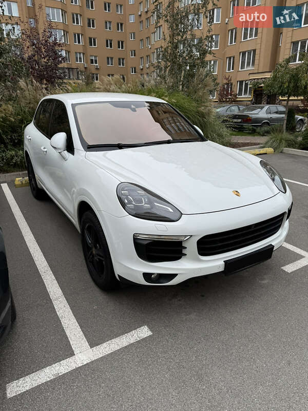 Внедорожник / Кроссовер Porsche Cayenne 2016 в Софиевской Борщаговке