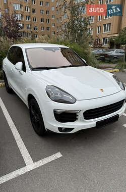 Позашляховик / Кросовер Porsche Cayenne 2016 в 