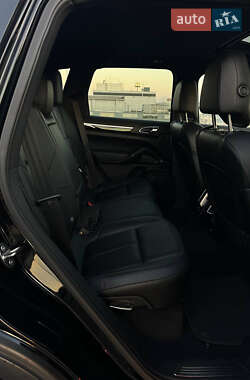 Внедорожник / Кроссовер Porsche Cayenne 2012 в 
