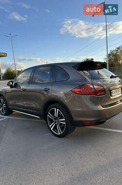 Позашляховик / Кросовер Porsche Cayenne 2011 в 