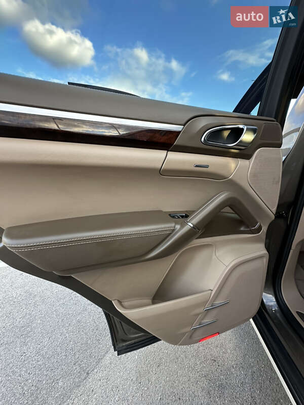 Внедорожник / Кроссовер Porsche Cayenne 2011 в Запорожье фото 39 Внедорожник / Кроссовер Porsche Cayenne 2011 в Запорожье