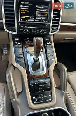 Позашляховик / Кросовер Porsche Cayenne 2011 в 
