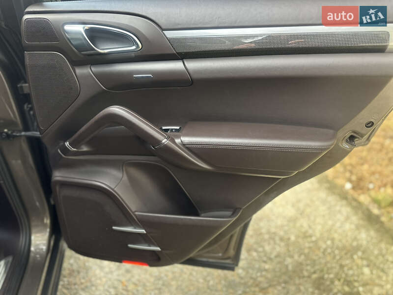 Внедорожник / Кроссовер Porsche Cayenne 2011 в Киеве фото 13 Внедорожник / Кроссовер Porsche Cayenne 2011 в Киеве