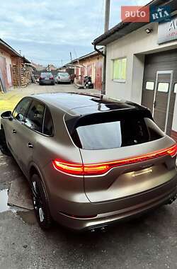 Внедорожник / Кроссовер Porsche Cayenne 2018 в 