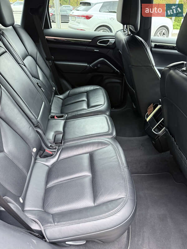 Внедорожник / Кроссовер Porsche Cayenne 2015 в Киеве
