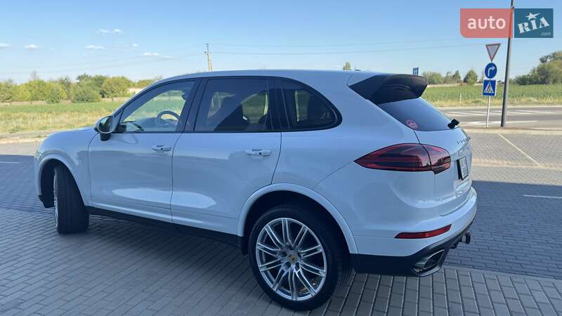 Позашляховик / Кросовер Porsche Cayenne 2016 в Дніпрі