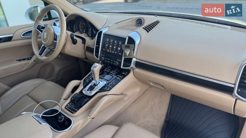 Позашляховик / Кросовер Porsche Cayenne 2016 в Дніпрі