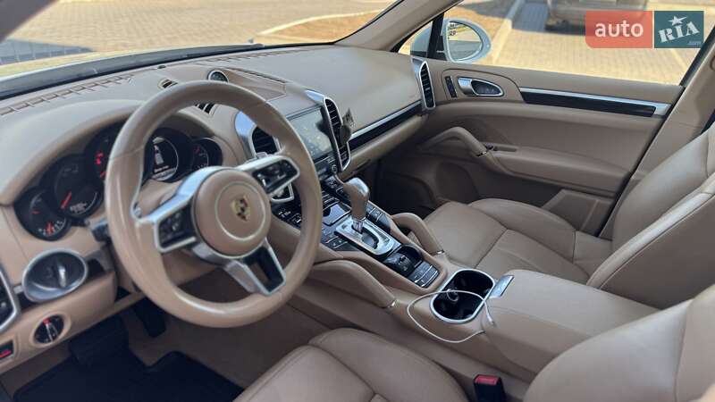 Позашляховик / Кросовер Porsche Cayenne 2016 в Дніпрі