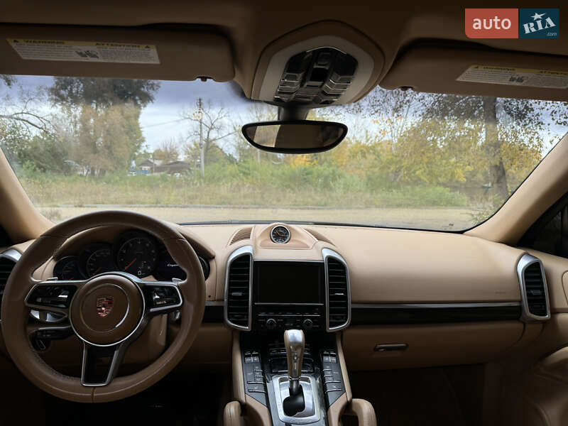 Внедорожник / Кроссовер Porsche Cayenne 2016 в Киеве