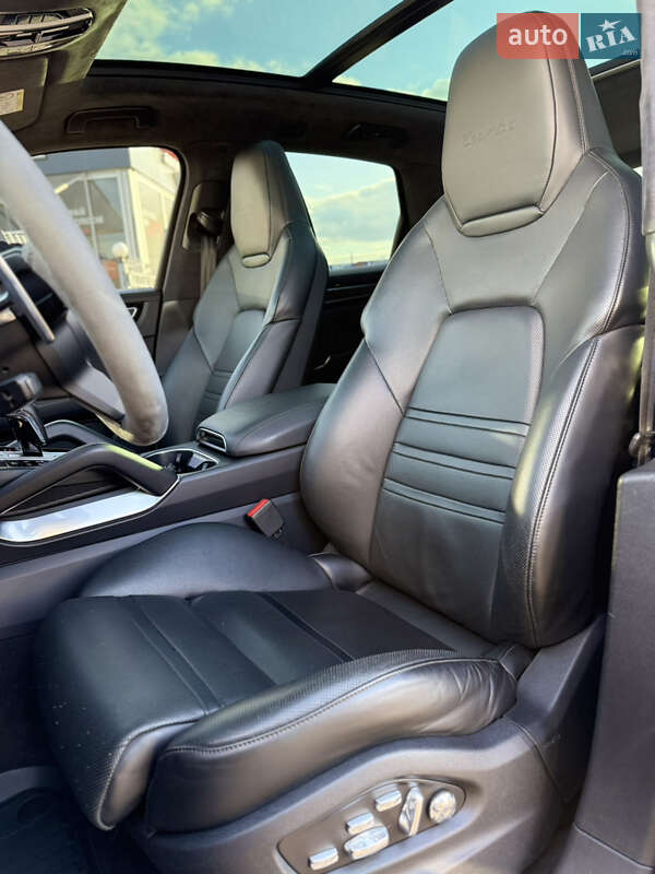 Позашляховик / Кросовер Porsche Cayenne 2018 в Києві