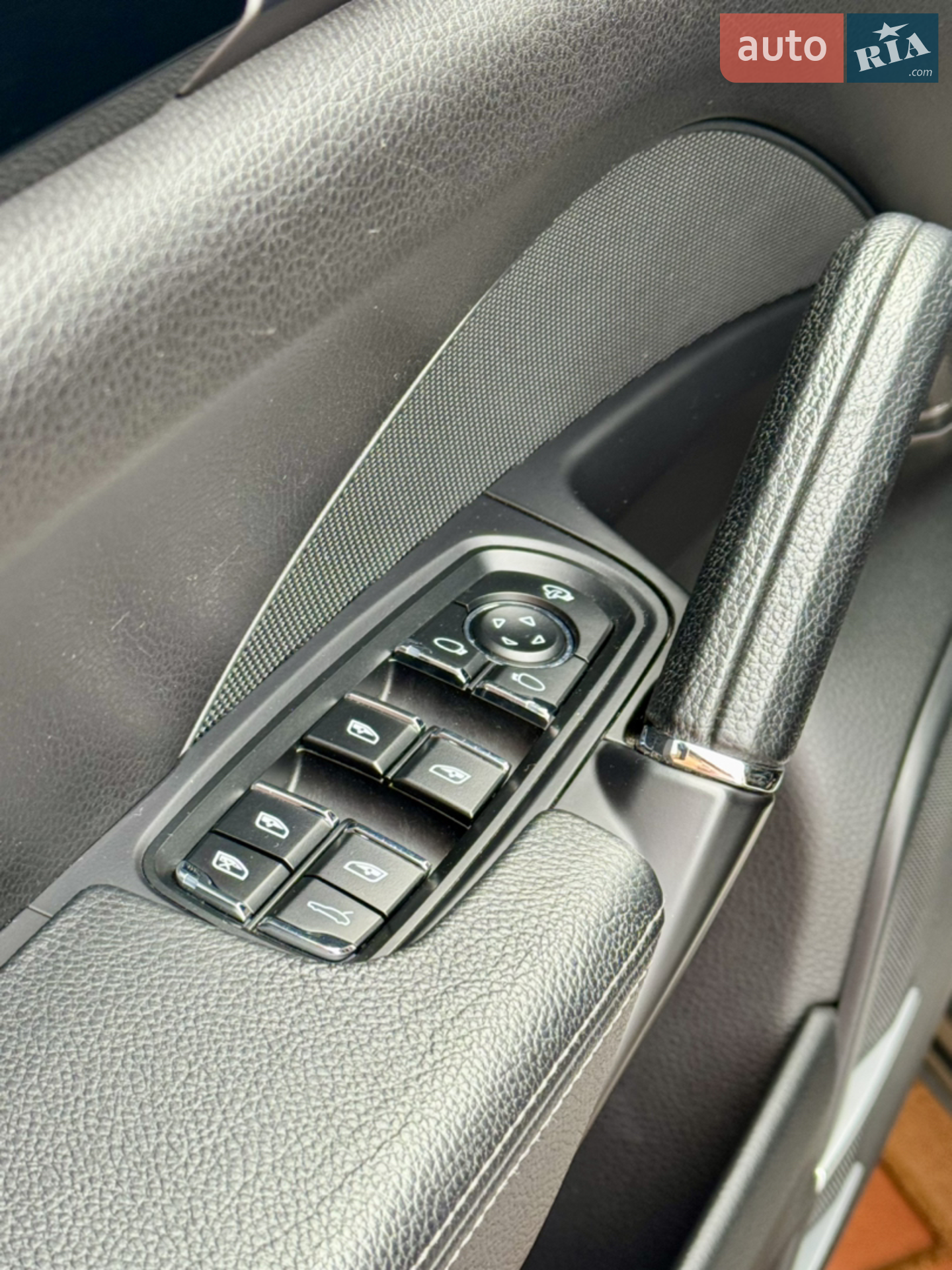 2016 Porsche Cayenne - мініатюра 17