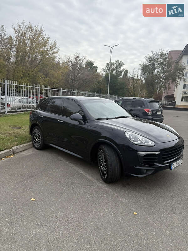 Внедорожник / Кроссовер Porsche Cayenne 2016 в Киеве