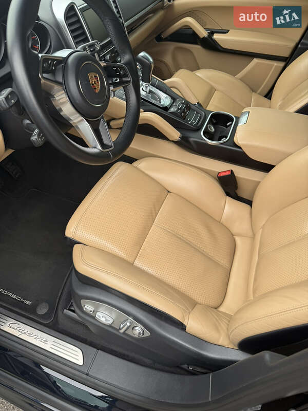 Внедорожник / Кроссовер Porsche Cayenne 2016 в Киеве