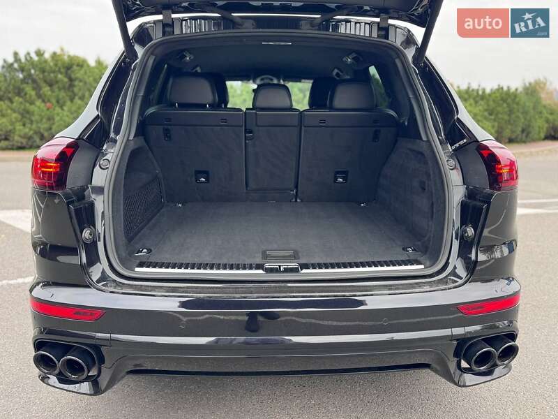 Внедорожник / Кроссовер Porsche Cayenne 2017 в Киеве