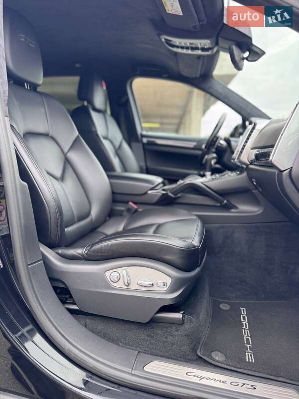 Внедорожник / Кроссовер Porsche Cayenne 2017 в Киеве