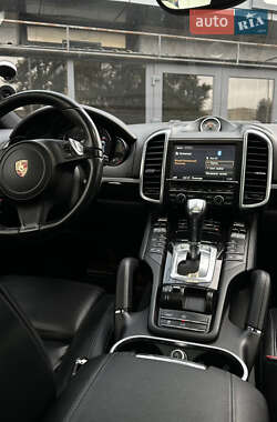 Позашляховик / Кросовер Porsche Cayenne 2012 в  фото 13 Позашляховик / Кросовер Porsche Cayenne 2012 в