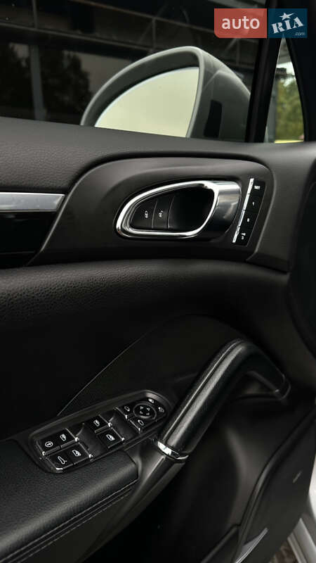 Позашляховик / Кросовер Porsche Cayenne 2012 в Івано-Франківську