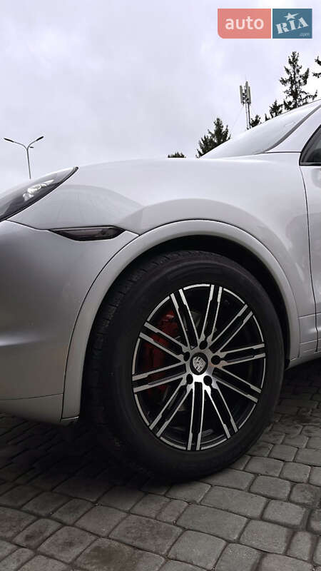 Позашляховик / Кросовер Porsche Cayenne 2012 в Івано-Франківську