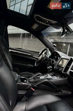Позашляховик / Кросовер Porsche Cayenne 2012 в  фото 26 Позашляховик / Кросовер Porsche Cayenne 2012 в