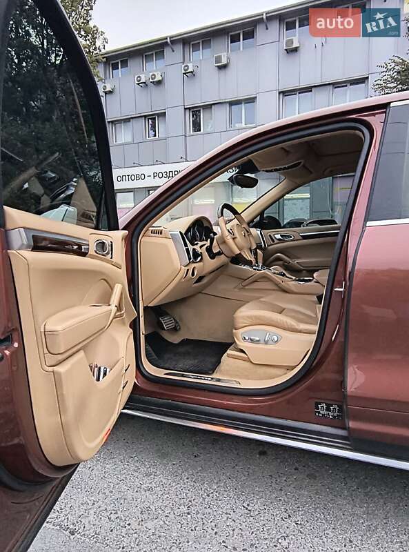 Внедорожник / Кроссовер Porsche Cayenne 2013 в Днепре