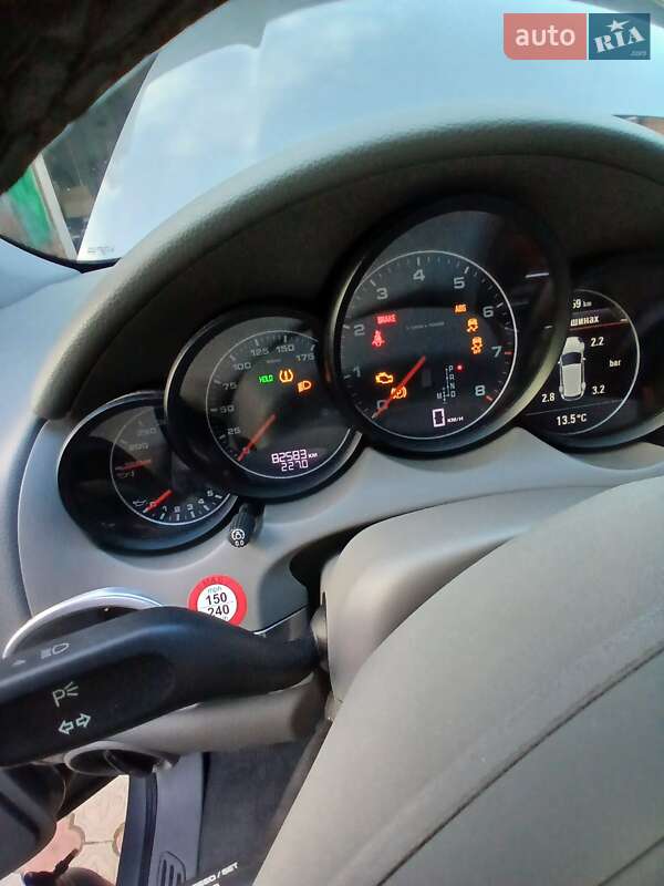 Позашляховик / Кросовер Porsche Cayenne 2011 в Чернівцях