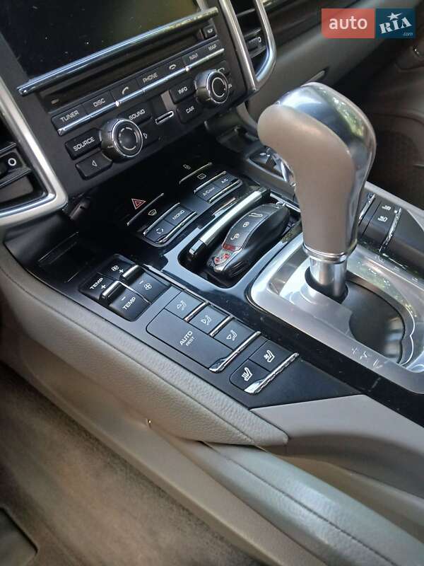 Позашляховик / Кросовер Porsche Cayenne 2011 в Чернівцях