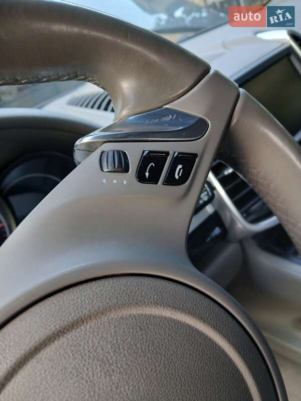 Позашляховик / Кросовер Porsche Cayenne 2011 в Чернівцях