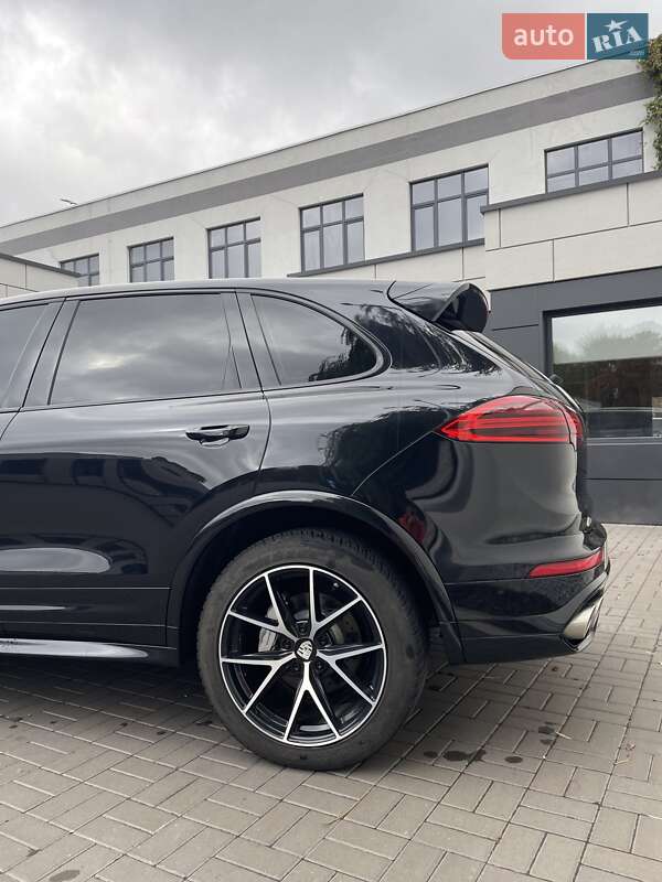 Внедорожник / Кроссовер Porsche Cayenne 2016 в Черкассах