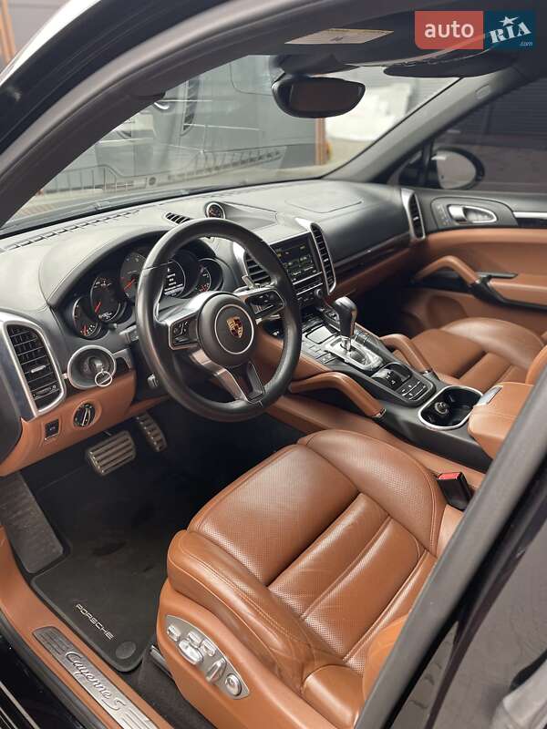 Внедорожник / Кроссовер Porsche Cayenne 2016 в Черкассах