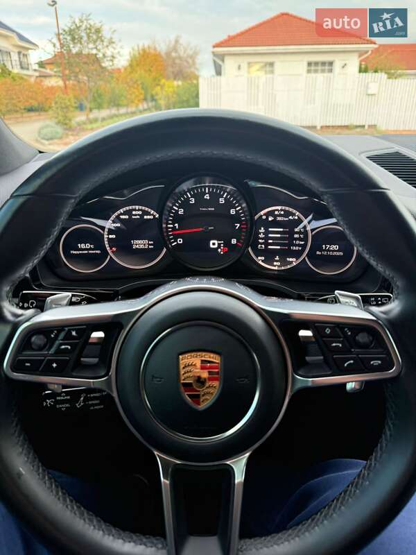 Внедорожник / Кроссовер Porsche Cayenne 2017 в Одессе