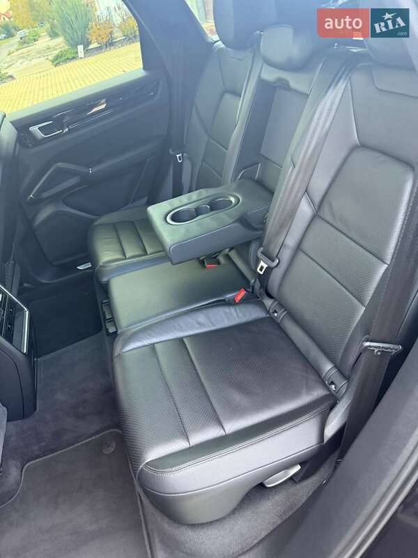 Внедорожник / Кроссовер Porsche Cayenne 2017 в Одессе