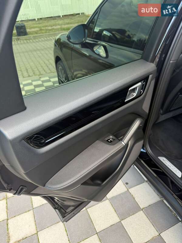 Внедорожник / Кроссовер Porsche Cayenne 2017 в Одессе