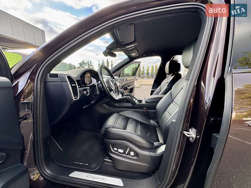 Внедорожник / Кроссовер Porsche Cayenne 2018 в Киеве фото 36 Внедорожник / Кроссовер Porsche Cayenne 2018 в Киеве