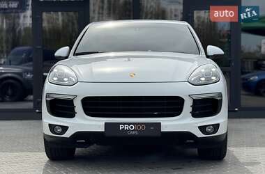 Внедорожник / Кроссовер Porsche Cayenne 2016 в 
