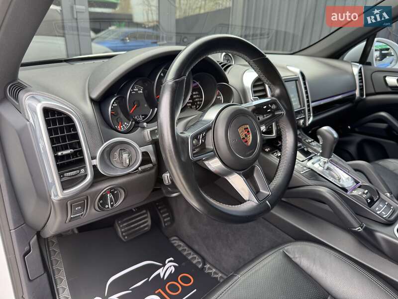 Внедорожник / Кроссовер Porsche Cayenne 2016 в Киеве