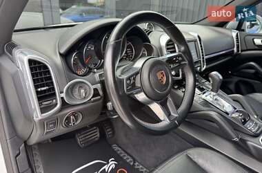 Внедорожник / Кроссовер Porsche Cayenne 2016 в 