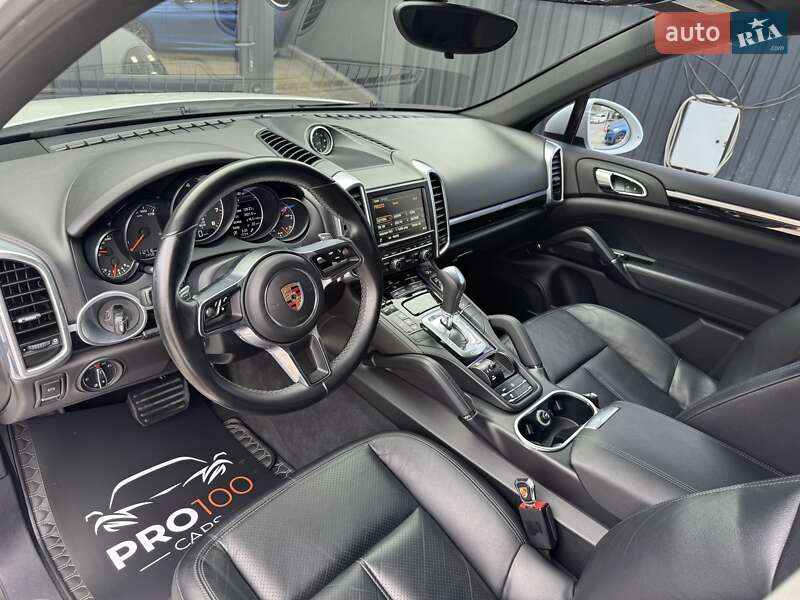 Внедорожник / Кроссовер Porsche Cayenne 2016 в Киеве