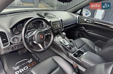 Внедорожник / Кроссовер Porsche Cayenne 2016 в 