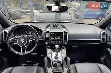 Внедорожник / Кроссовер Porsche Cayenne 2016 в 