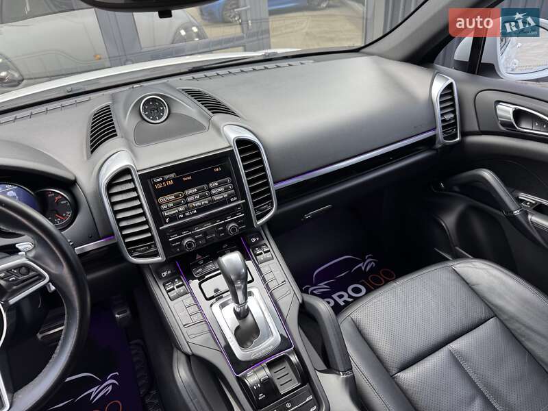 Внедорожник / Кроссовер Porsche Cayenne 2016 в Киеве