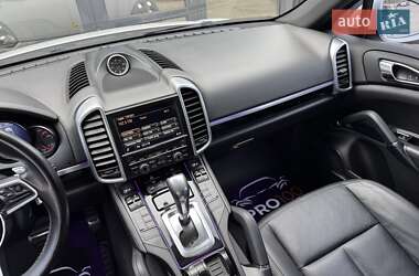Внедорожник / Кроссовер Porsche Cayenne 2016 в 