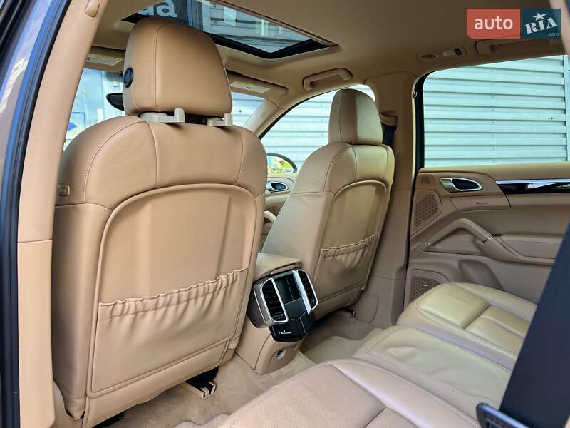Внедорожник / Кроссовер Porsche Cayenne 2012 в Киеве