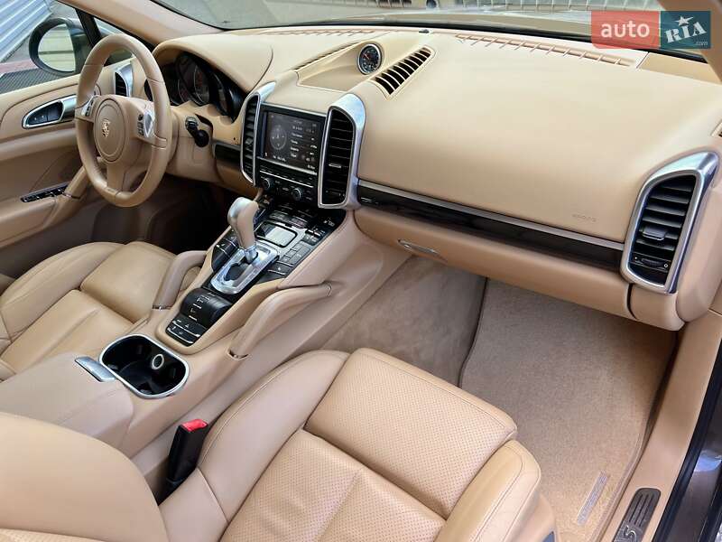 Внедорожник / Кроссовер Porsche Cayenne 2012 в Киеве
