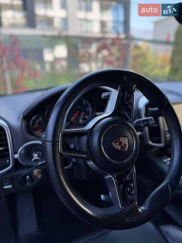 Внедорожник / Кроссовер Porsche Cayenne 2015 в Киеве