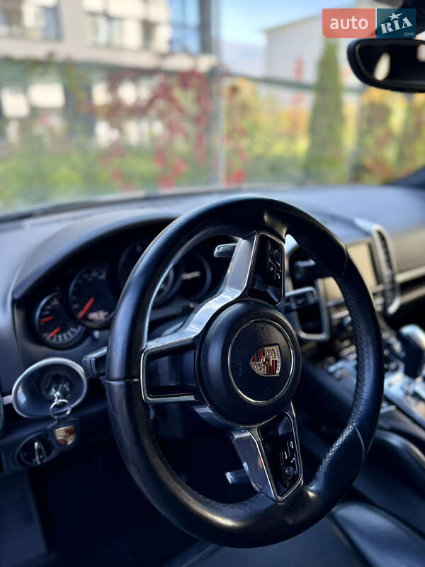Внедорожник / Кроссовер Porsche Cayenne 2015 в Киеве