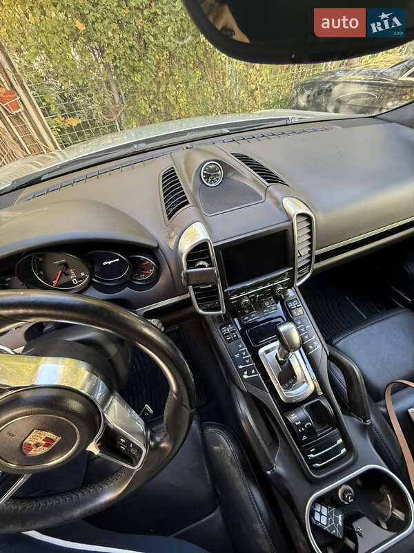 Внедорожник / Кроссовер Porsche Cayenne 2015 в Киеве