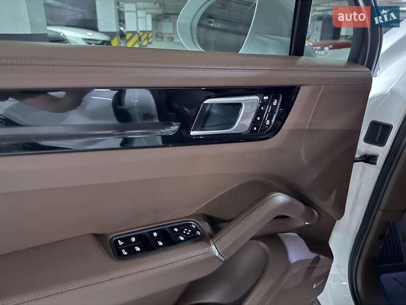 Внедорожник / Кроссовер Porsche Cayenne 2019 в Днепре фото 24 Внедорожник / Кроссовер Porsche Cayenne 2019 в Днепре